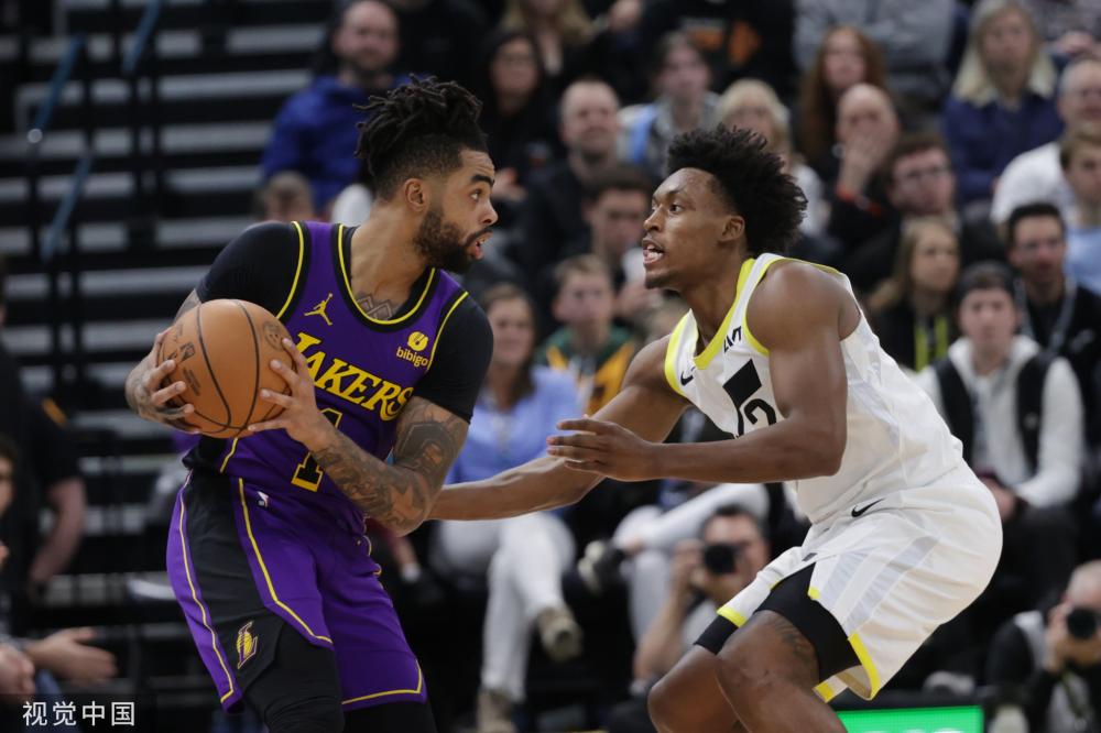 展示了他在 展示了他在